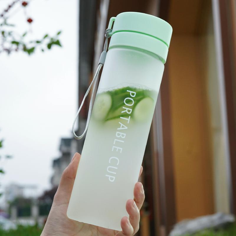 Damen Trinkflasche mit innovativem Deckel Brehn