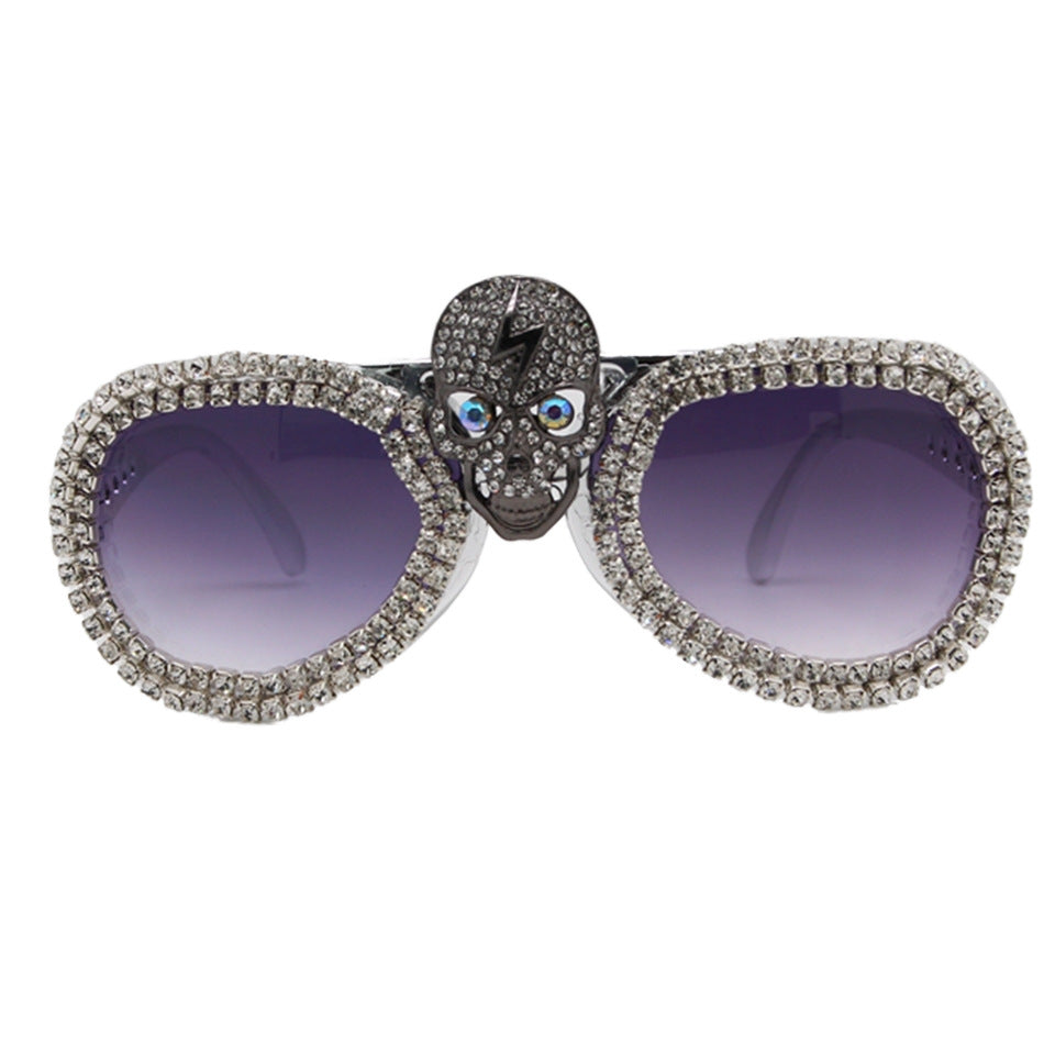 Damen Statement-Sonnenbrille mit außergewöhnlichem Totenkopf-Design und funkelndem Strassrahmen Brehn