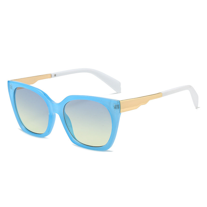 Damen Oversized-Sonnenbrille mit elegantem transparentem Rahmen und goldenen Akzenten Brehn