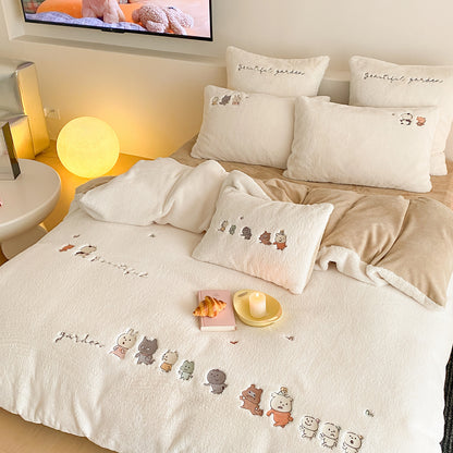Flauschiges Bettwäsche-Set mit gestickten Cartoon-Tieren und Sherpa-Oberfläche