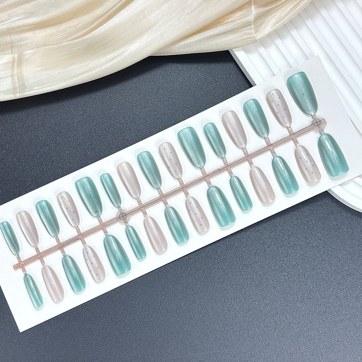 Glänzendes Gradient Press-On Nagel Set Brehn