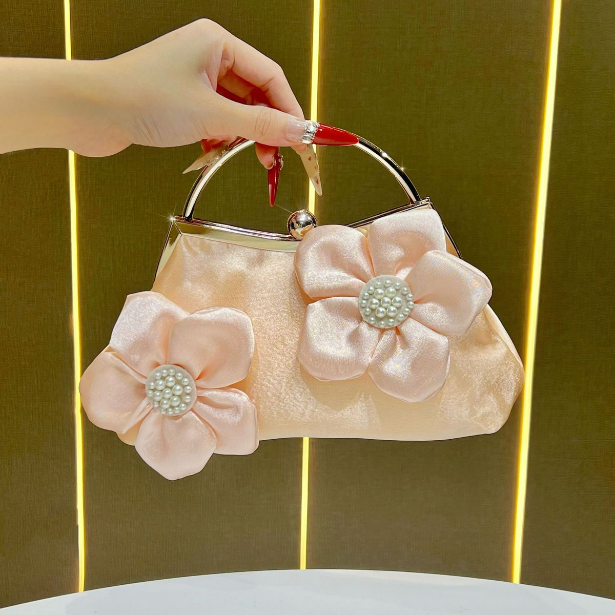 Florale Akzent Clutch