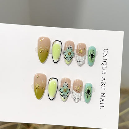 Künstlerisches Press-On-Nagel-Set mit floralen und Edelstein-Akzenten
