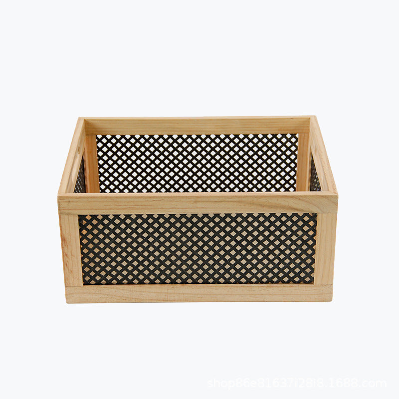 Holzlagerbox mit dekorativen Mesh-Elementen