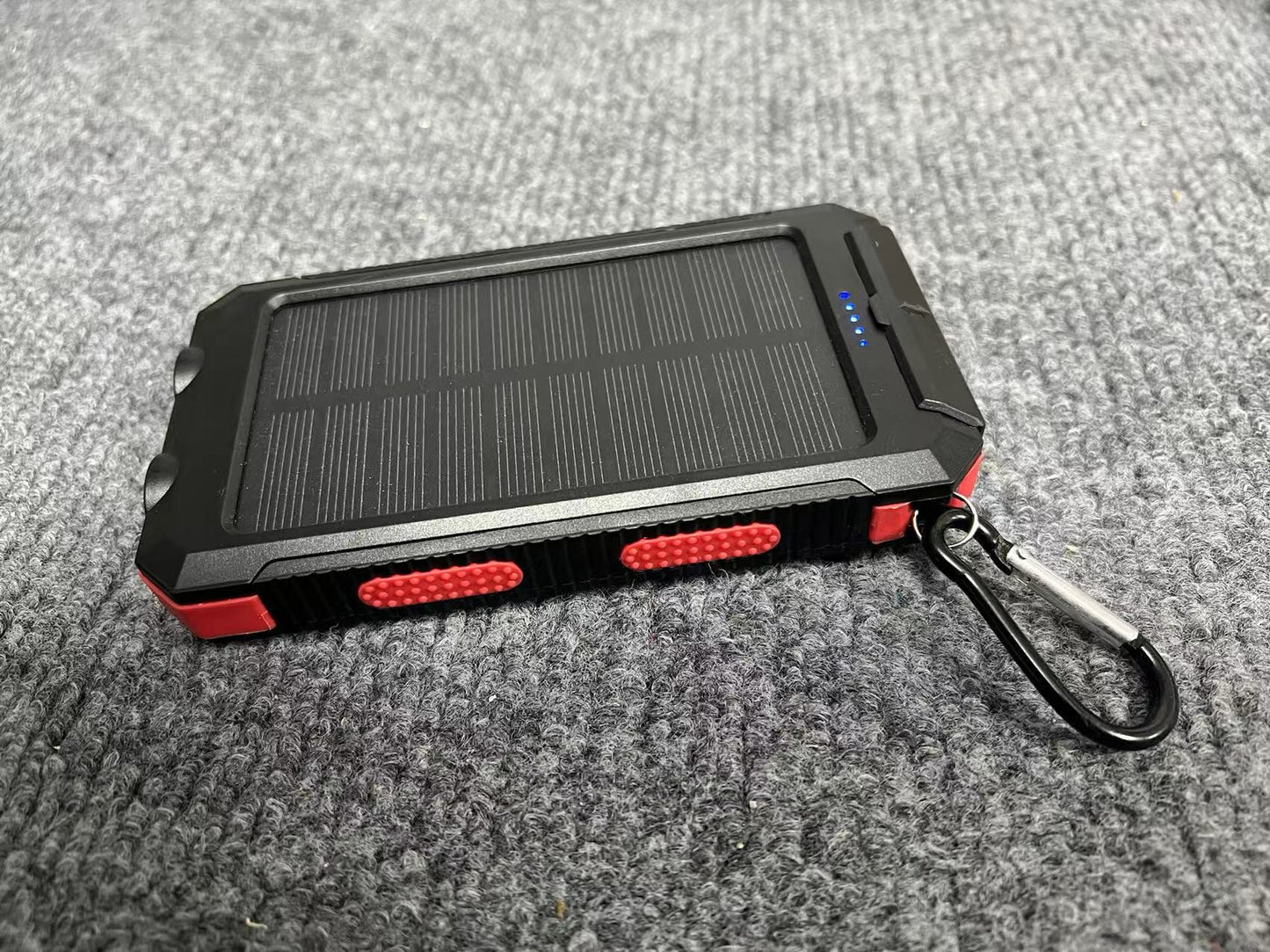 Tragbare Solar-Powerbank mit Integrierter Ladesteckerfunktion Brehn