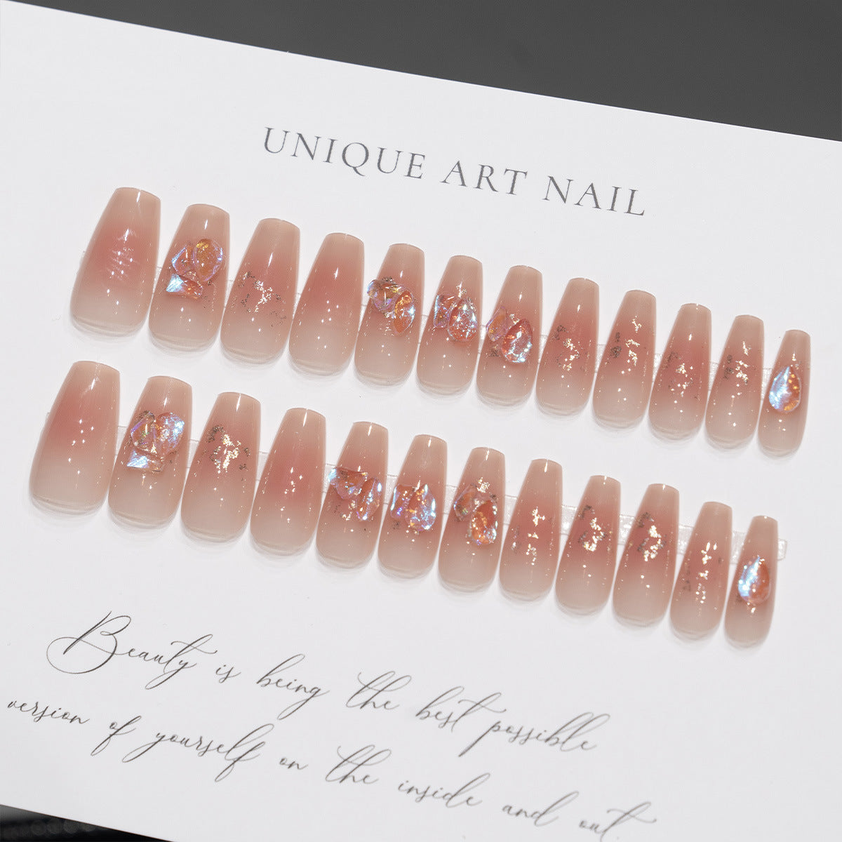 Künstlerische Press-On-Nagelspitzen mit floralem Design Brehn