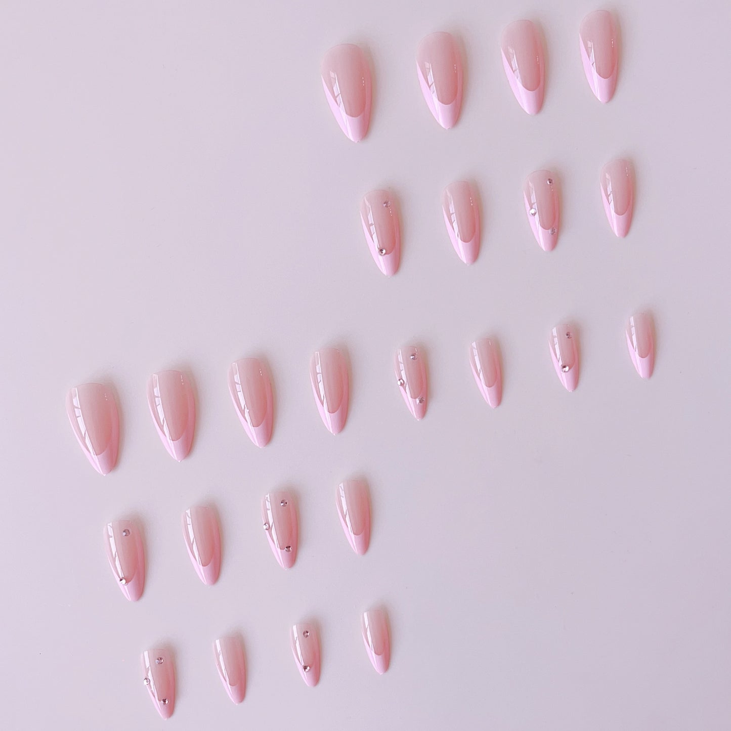 Kunstnagelset mit eleganten Glitzer-Akzenten Brehn