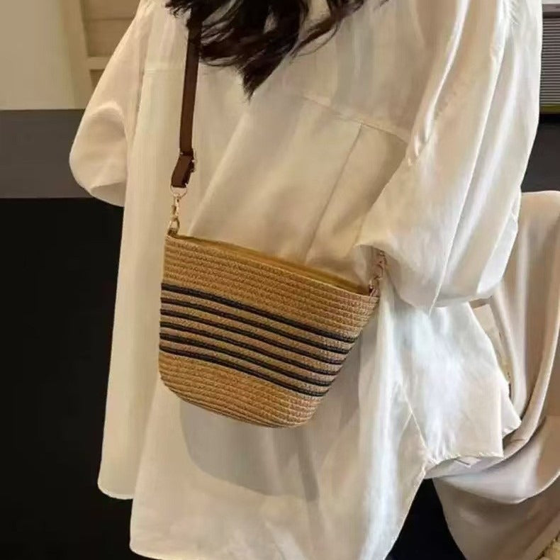 Trendige Sommerhandtasche Aus Geflochtenem Material Brehn