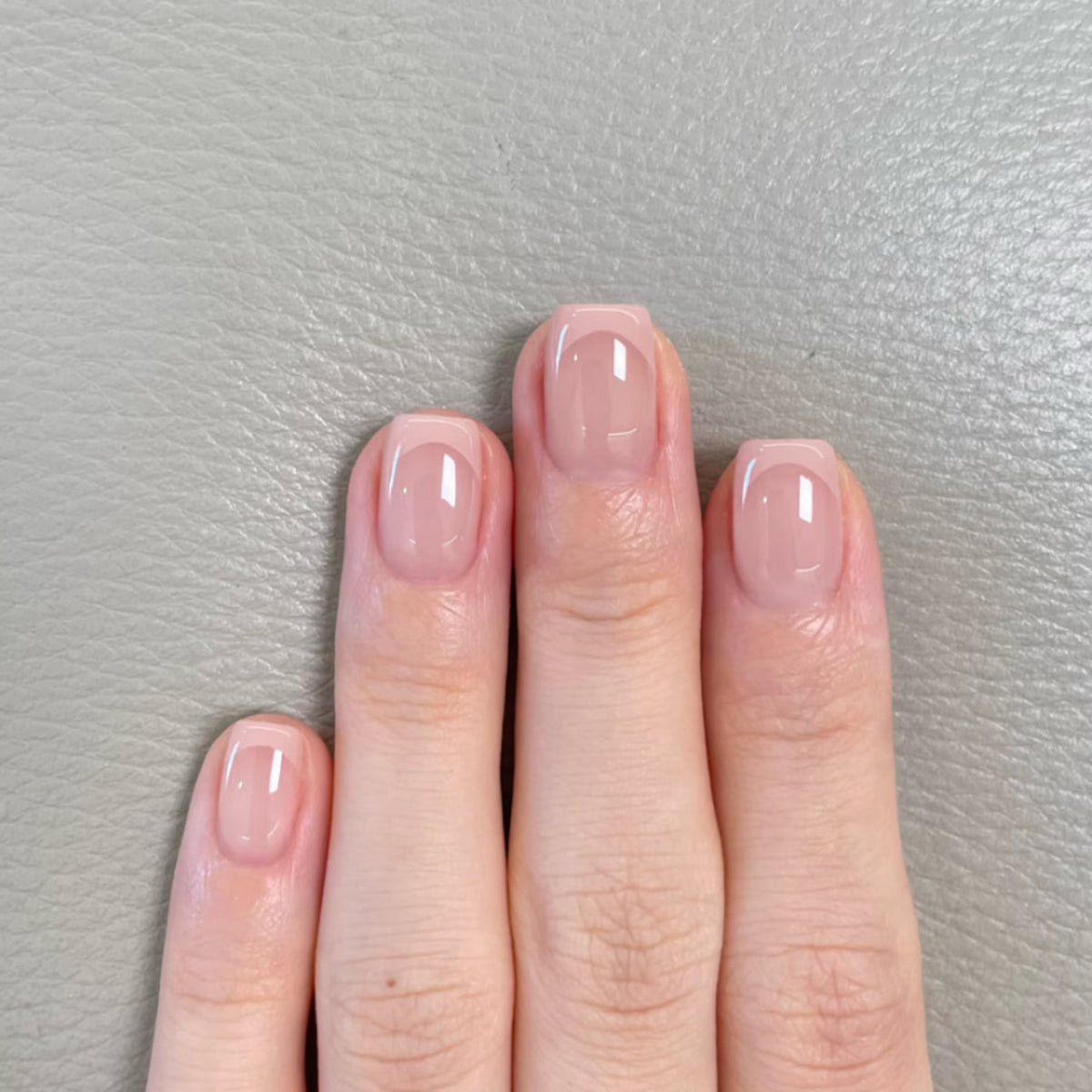 Elegante Maniküre mit Hochglanz-Finish Brehn