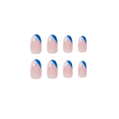 Kunstvolle Nagelkunst mit eleganten Spitzen und geometrischen Akzenten Brehn
