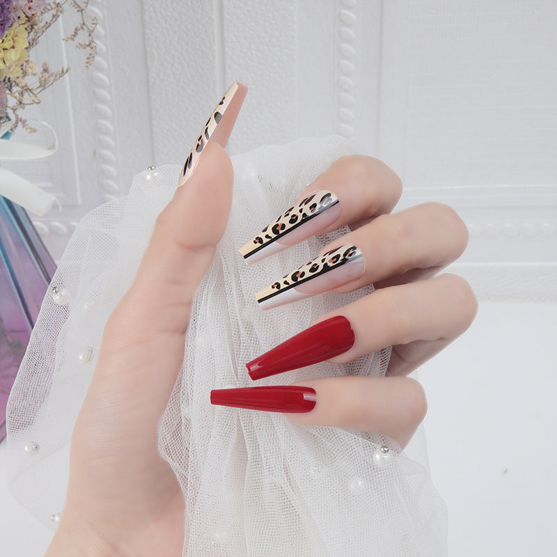 Leopardenmuster und glänzendes Press-On-Nagelset Brehn