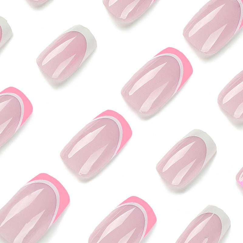 Kunstvolle Nagelkunst mit floralem Design und Glitzerakzenten Brehn