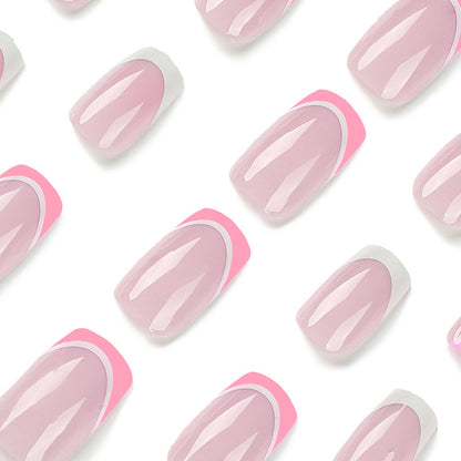 Kunstvolle Nagelkunst mit floralem Design und Glitzerakzenten Brehn