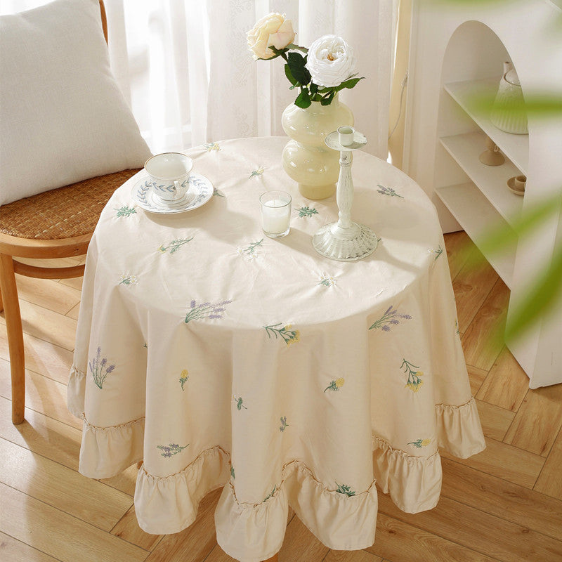 Bestickte Blumen-Tischdecke