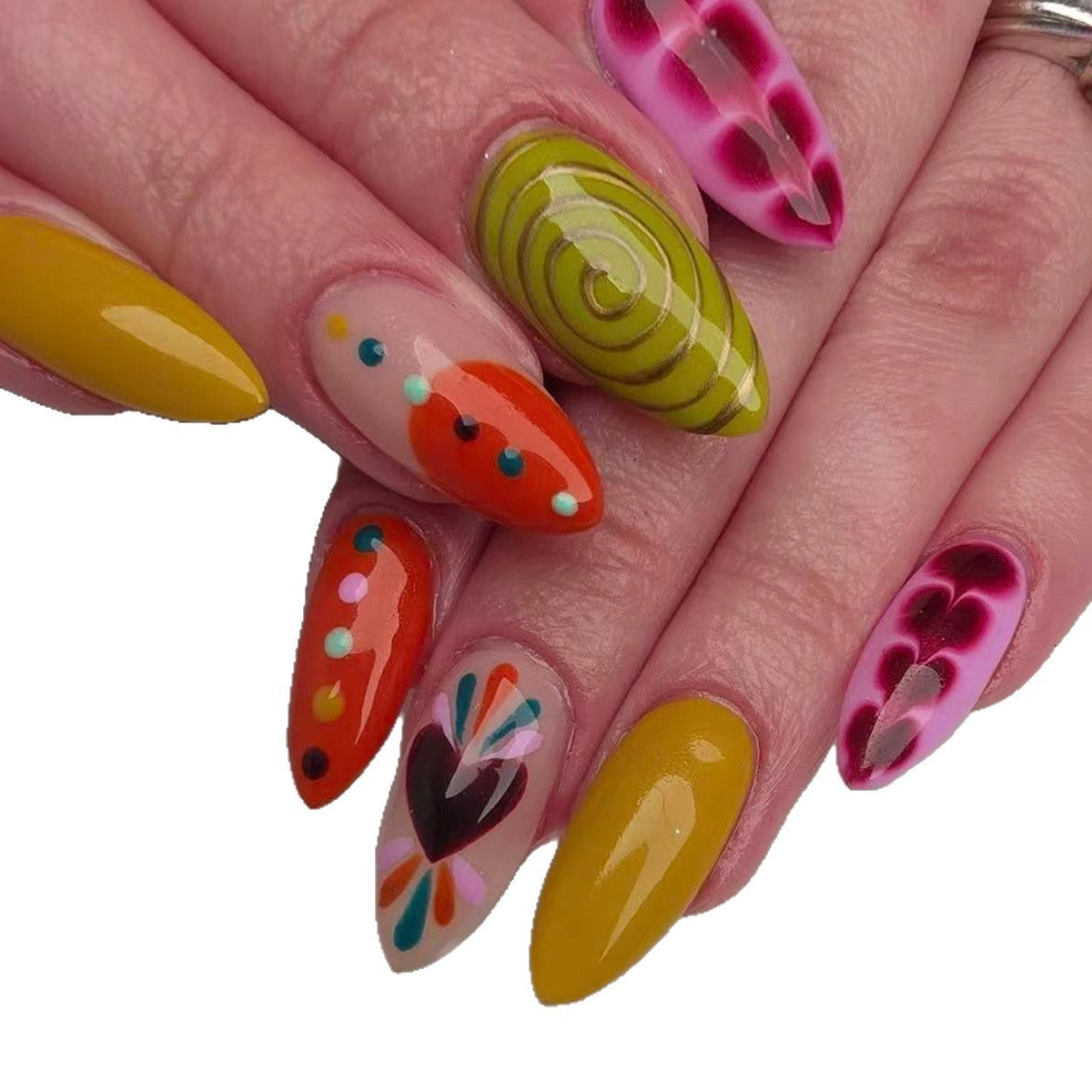 Kunstfingernägel mit Lebendigem Design Brehn