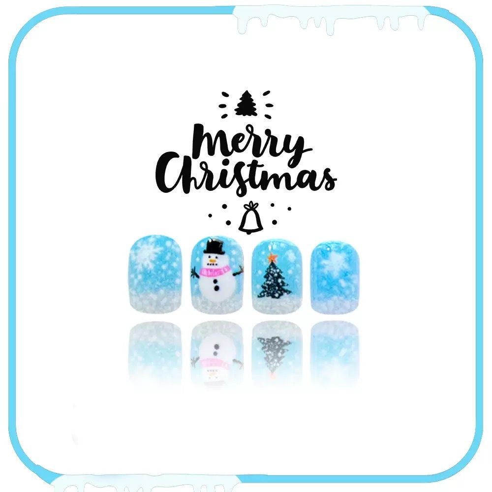 Kunstnagelset mit winterlichen Motiven und festlichen Akzenten Brehn
