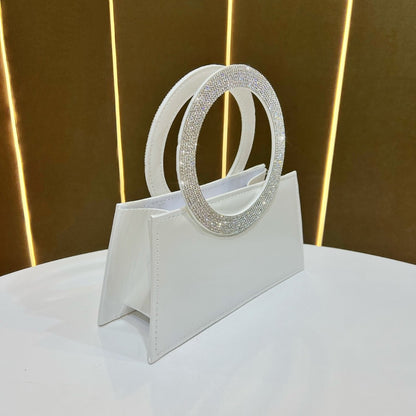 Elegante ringgetragene Abendhandtasche