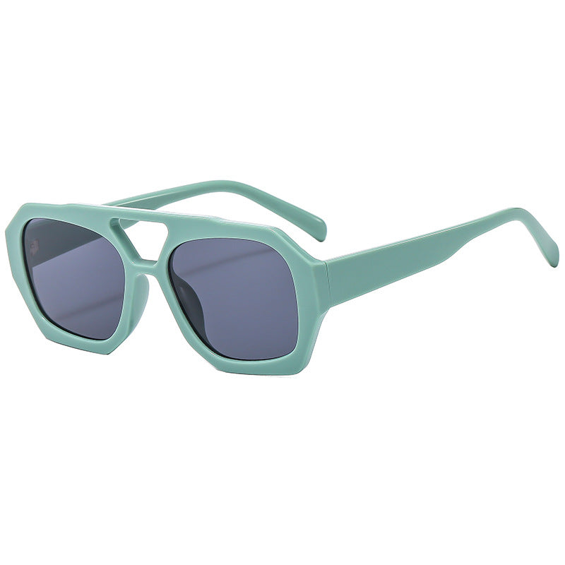 Damen Modische Sonnenbrille im zeitgenössischen Design Brehn