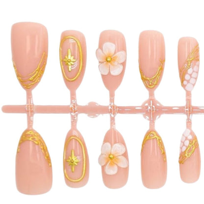 Kunstnagelset mit eleganten Blumen- und Goldverzierungen Brehn