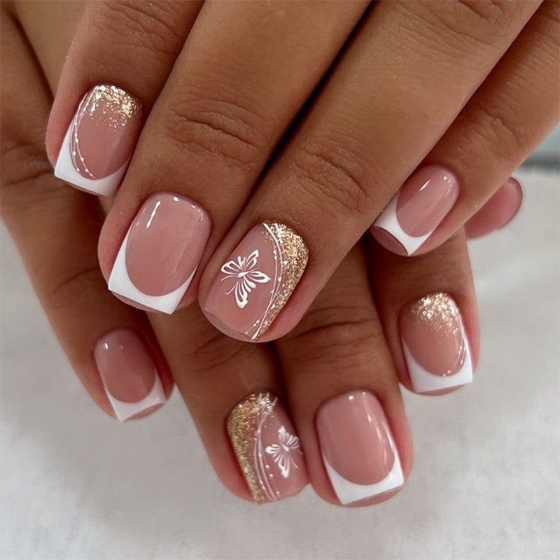 Kunstnagelset mit elegantem Hochglanz-Finish und natürlichem Look Brehn