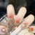 Kunstvolle Nagelkunst mit floralen Akzenten Brehn