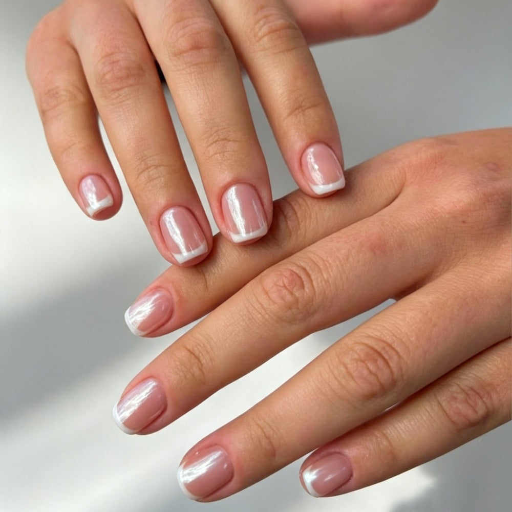 Hochwertige Kunstnägel mit Elegantem French-Tip Design Brehn