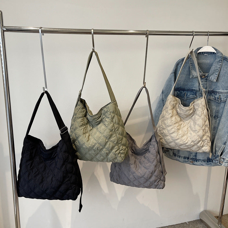 Gestepptes Weiches Stoff Schultertasche Brehn