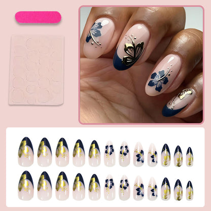 Kunstnagelset mit einzigartigen Blüten- und Goldverzierungen Brehn