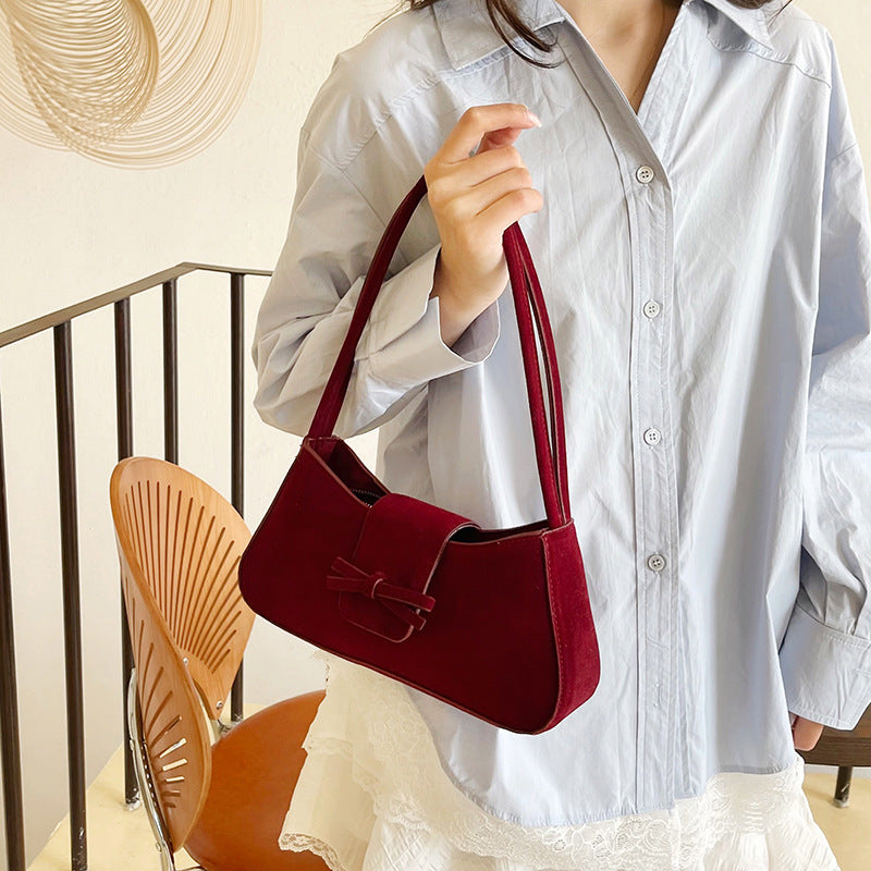 Elegante Samt-Handtasche mit Schleifendetail Brehn