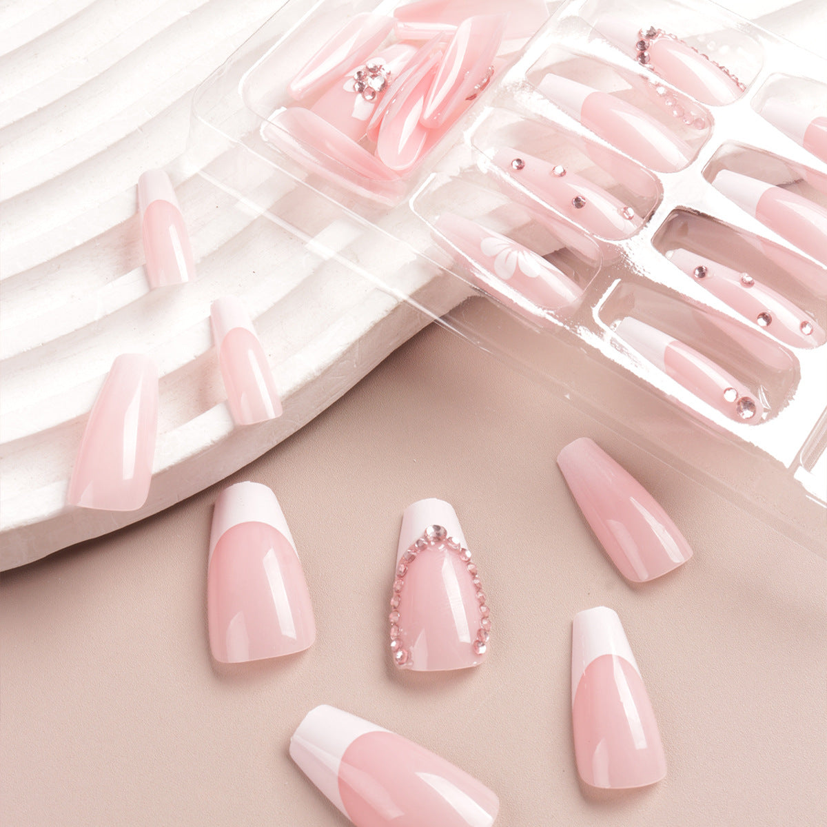 Blumenverzierte Press-On-Nagelspitzen Brehn