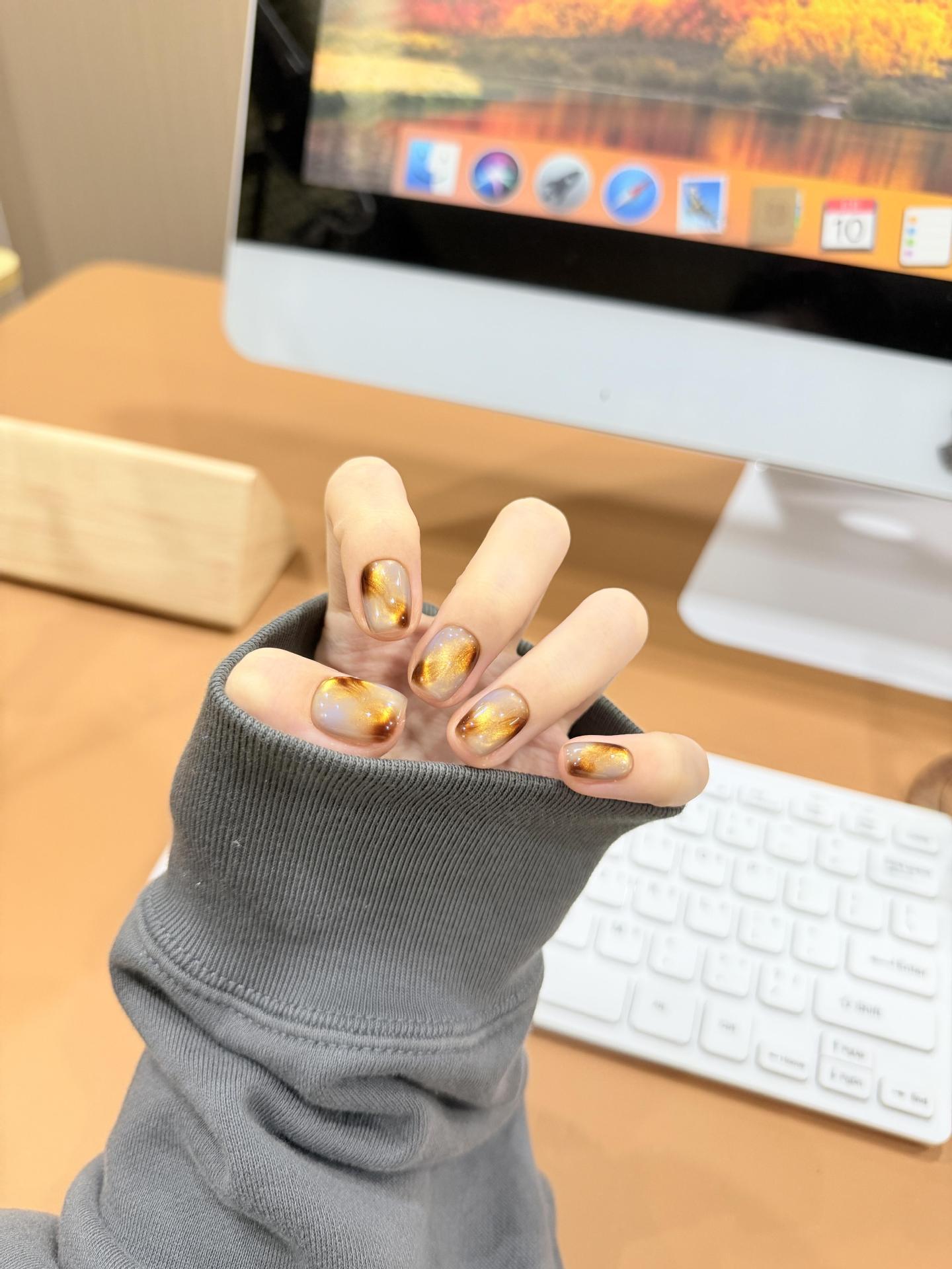 Kunstnägel mit Edlem Metallic-Design Brehn
