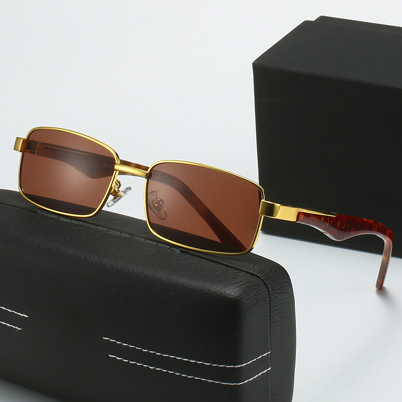 Damen Korrektionsbrille mit elegantem goldfarbenem Rahmen und stylischem Design Brehn