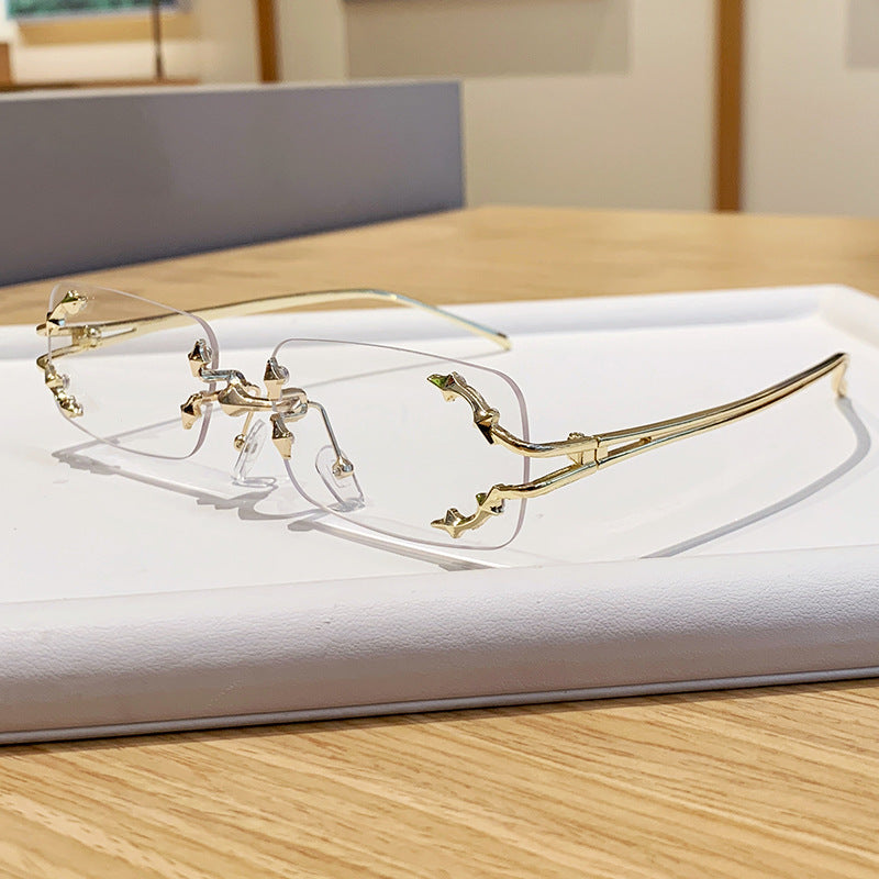 Damen modische Sonnenbrille mit filigranem Metallrahmen und transparenten Gläsern Brehn
