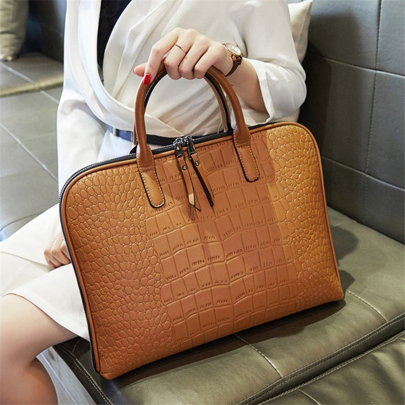 Elegante Laptop-Tasche Im Luxuriösen Krokodil-Look Brehn