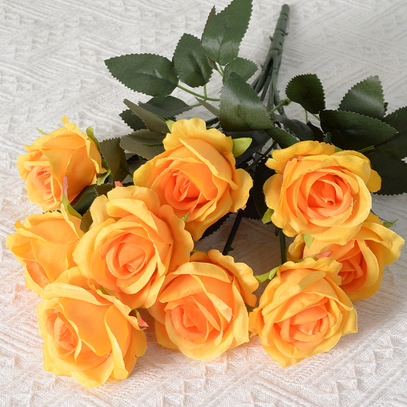 Künstlicher Rosenstrauß