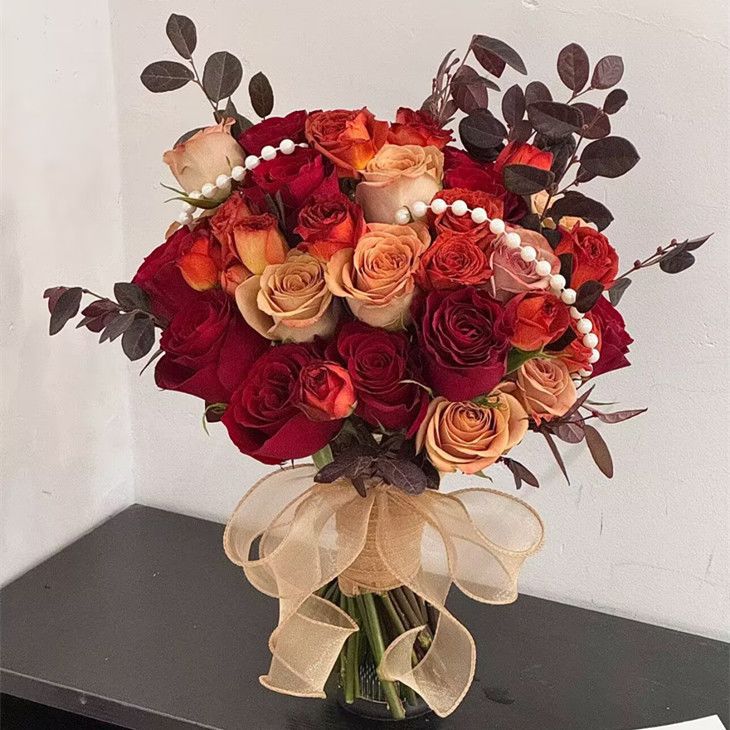 Luxuriöser floral Brautstrauß