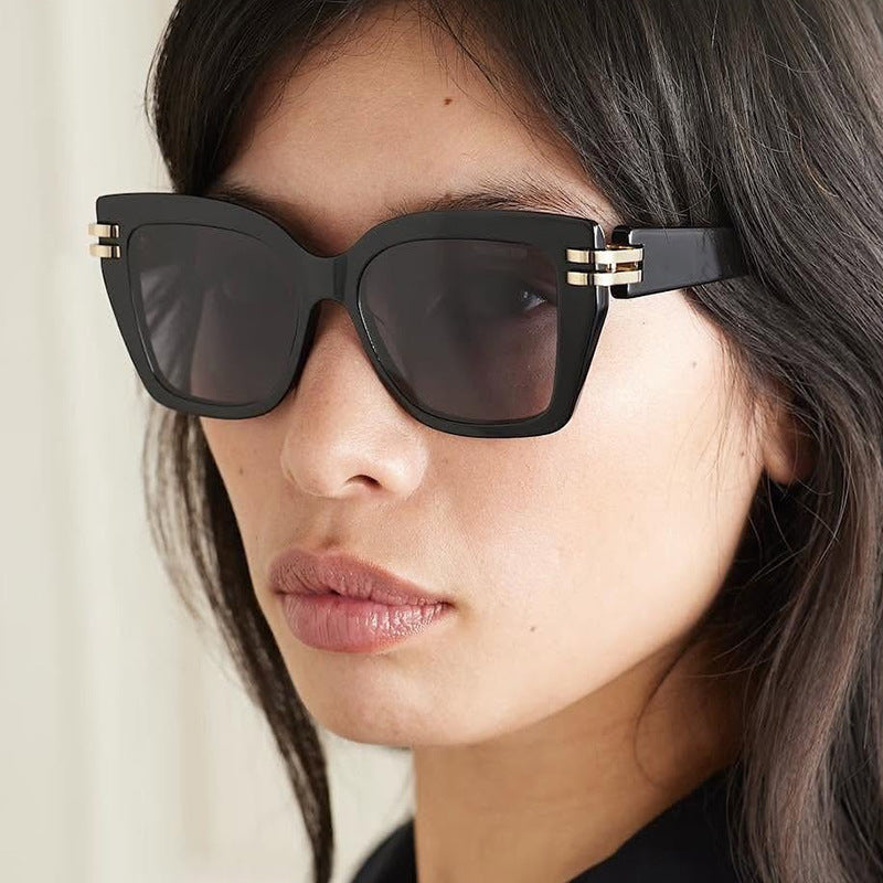Damen stylish oversized Sonnenbrille mit luxuriösen Details Brehn