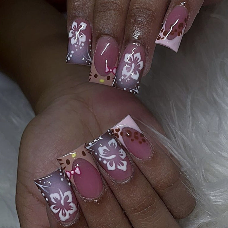 Kunstvolle Nageldesigns mit floralen Akzenten Brehn 1789124010