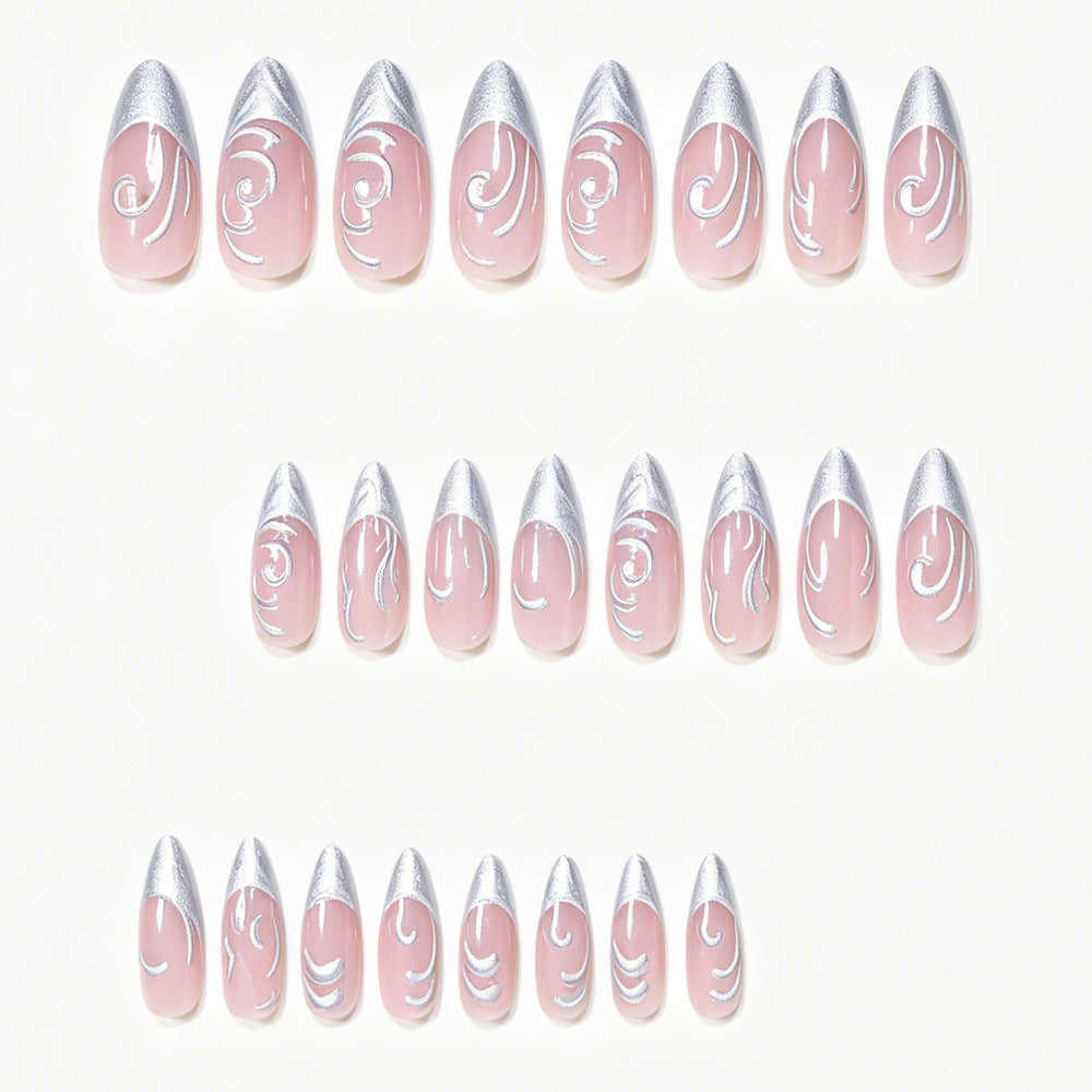 Aufwändig skulptierte Press-On Nail Art Brehn