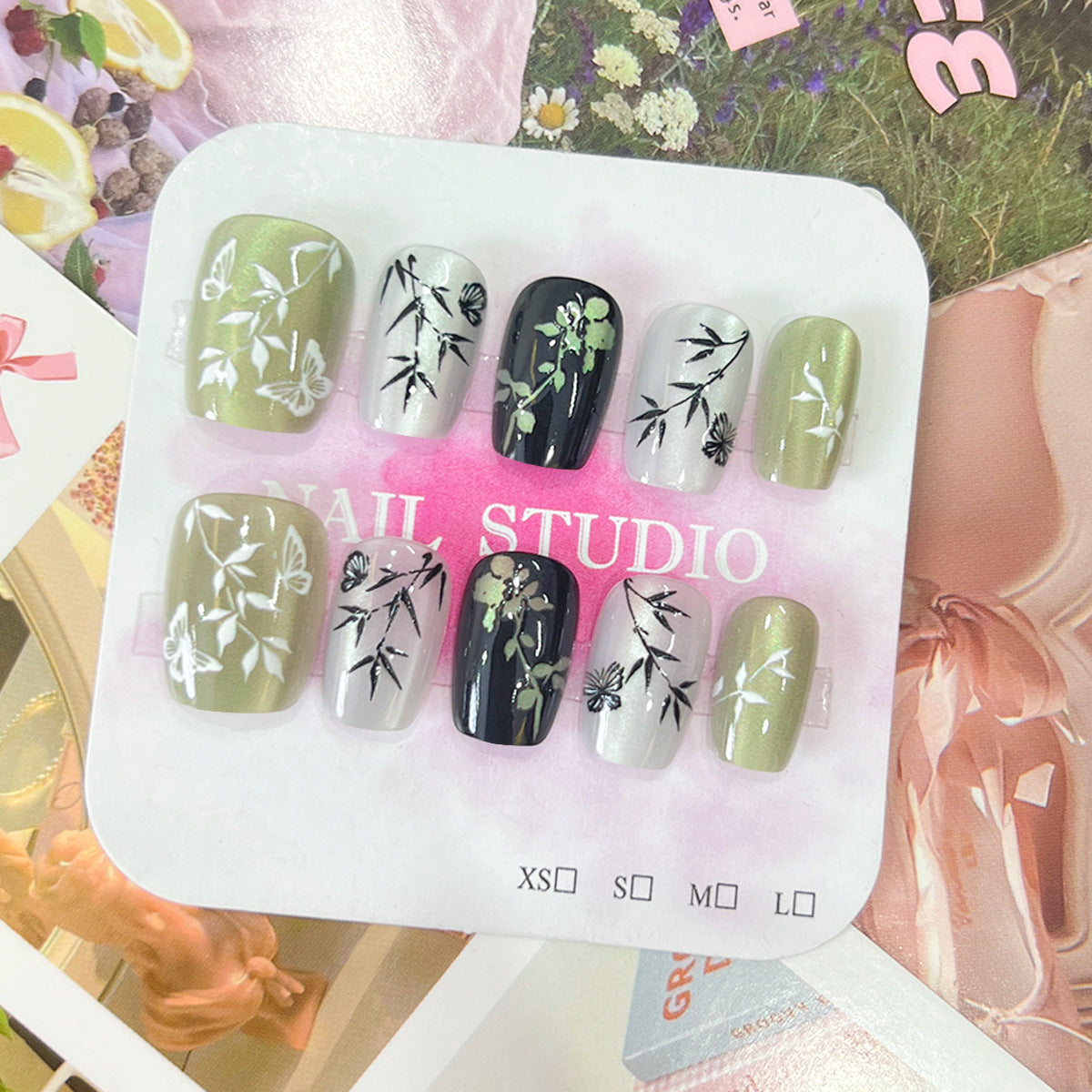 Kunstvolle Künstliche Nagelspitzen mit floralen Motiven Brehn
