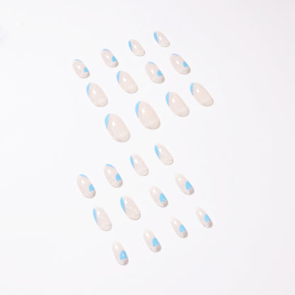 Trendige Nagelkunst mit modernem Wellenmuster Brehn