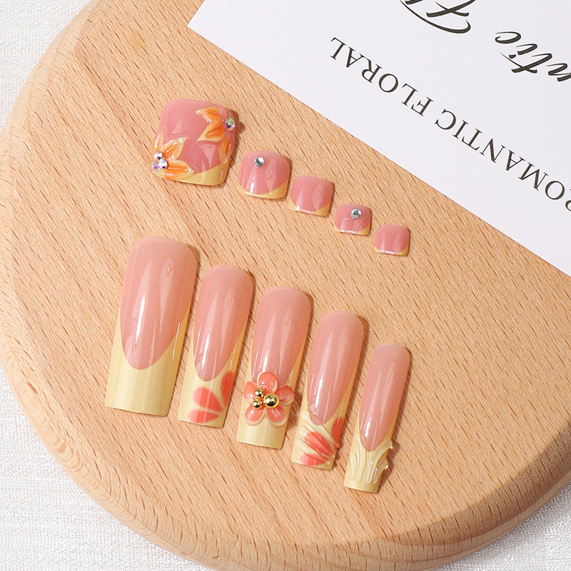 Französisch inspiriertes Blumen Press-On Nagelset Brehn