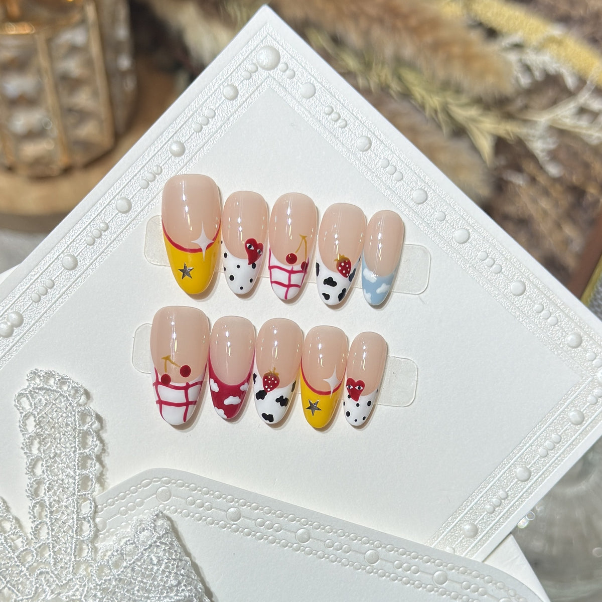 Kreatives fruchtfarbenes Press-On-Nagelset Brehn