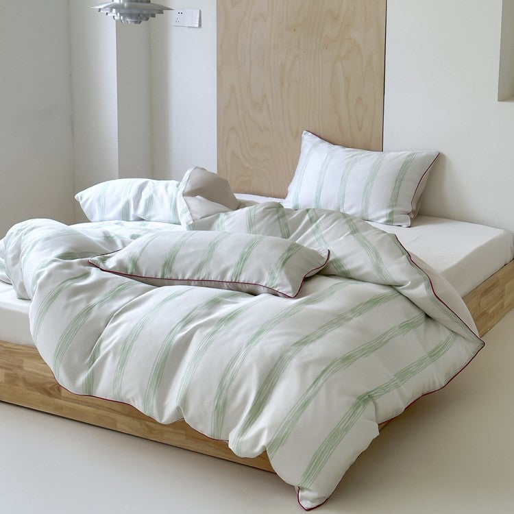 Modernes gestreiftes Bettwäscheset aus Baumwollsatin mit handgezeichneten Streifen und Kontrastpaspel