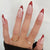 Künstlerische French Tip Press-On Nägel mit Glitzerakzenten Brehn