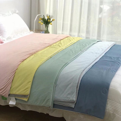 Leichte Wendbare Sommer-Steppdecke mit kühlender Mikrofaserfüllung Brehn