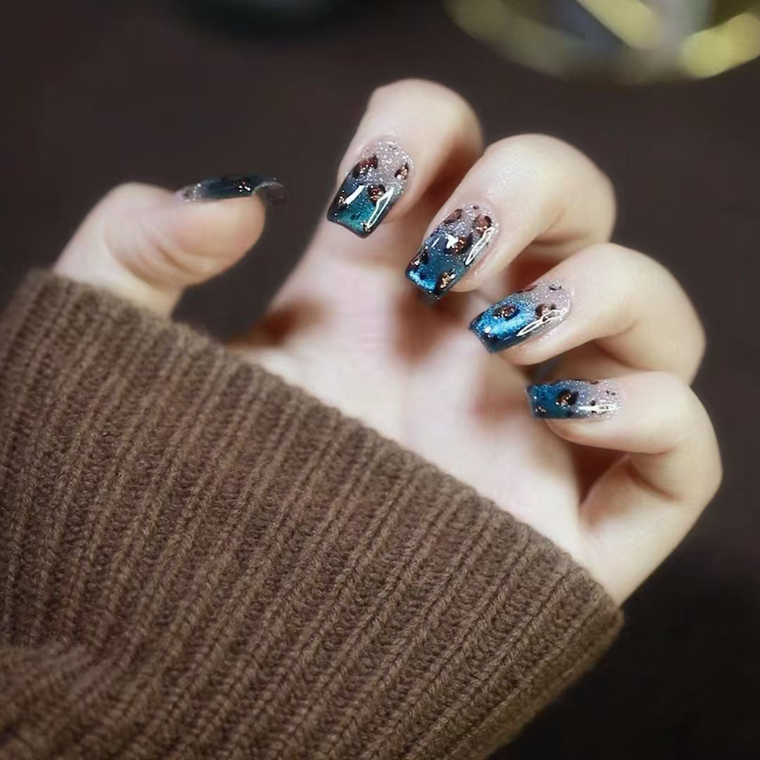 Künstlerische Nagelkunst