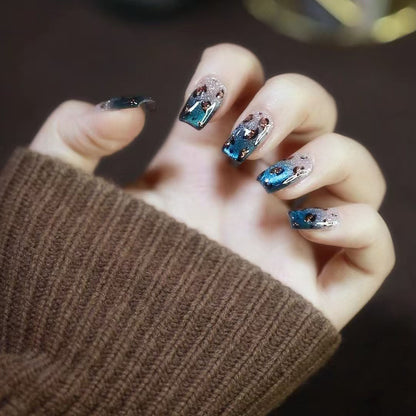 Künstlerische Nagelkunst