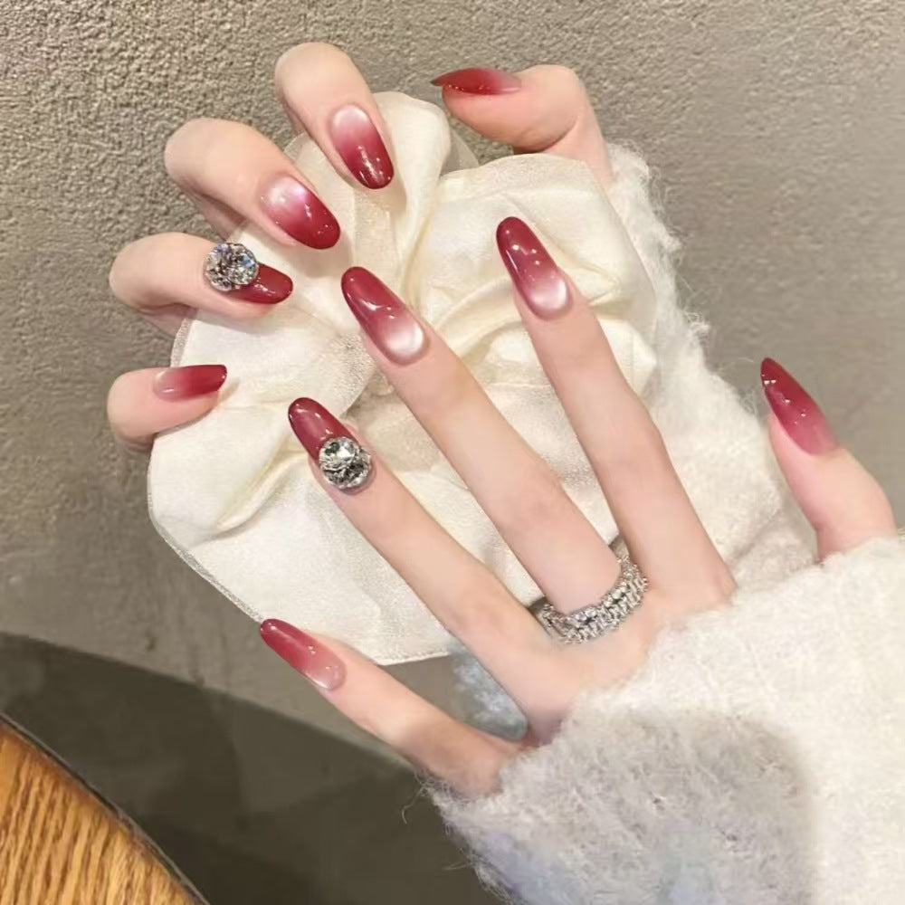 Dekoratives Press-On-Nagelset mit einzigartigen Mustern Brehn