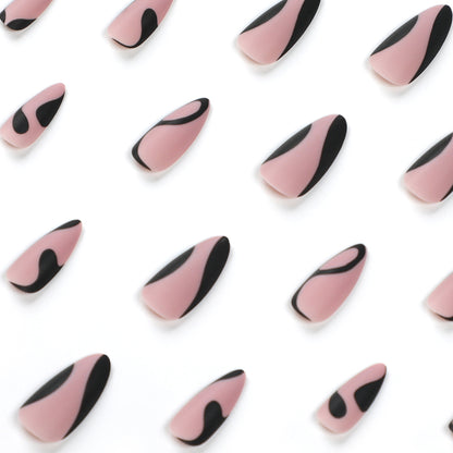 Kunstvolle Nagelkunst mit kreativem Schwarz-Weiß-Design Brehn
